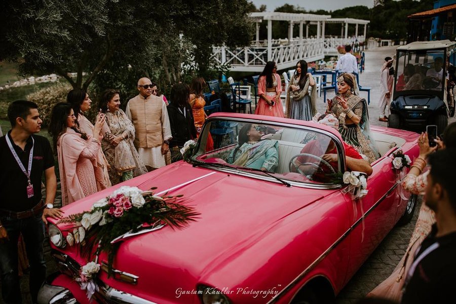 vintage car bridal entry 4