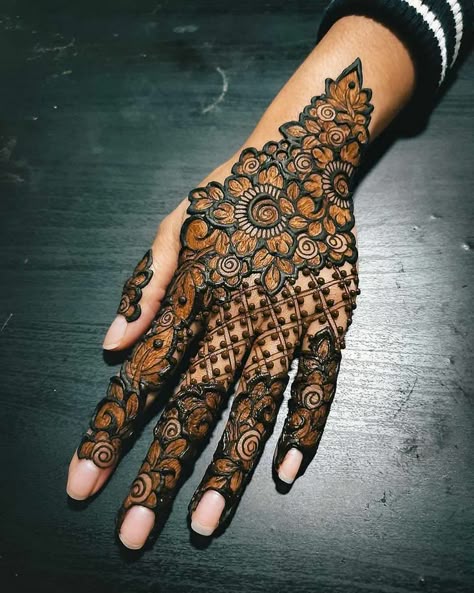 Mehendi Artists | Shaadiyari