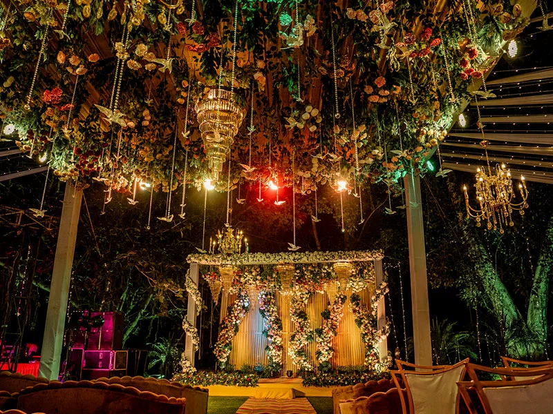 Super-flattering and Fancy Wedding Decor Themes And Props